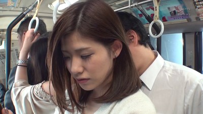 通勤バスはギュウギュウの満員で目の前には黒パンストのOLだらけ！どうしようもなく興奮しちゃった僕は生チ〇コ擦りつけたら握り返してきた 10